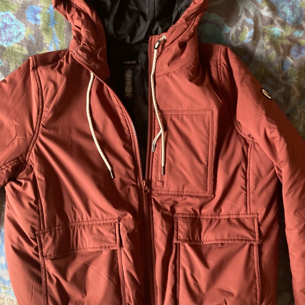 Vuori Tahoe Insulated Jacket in red clay